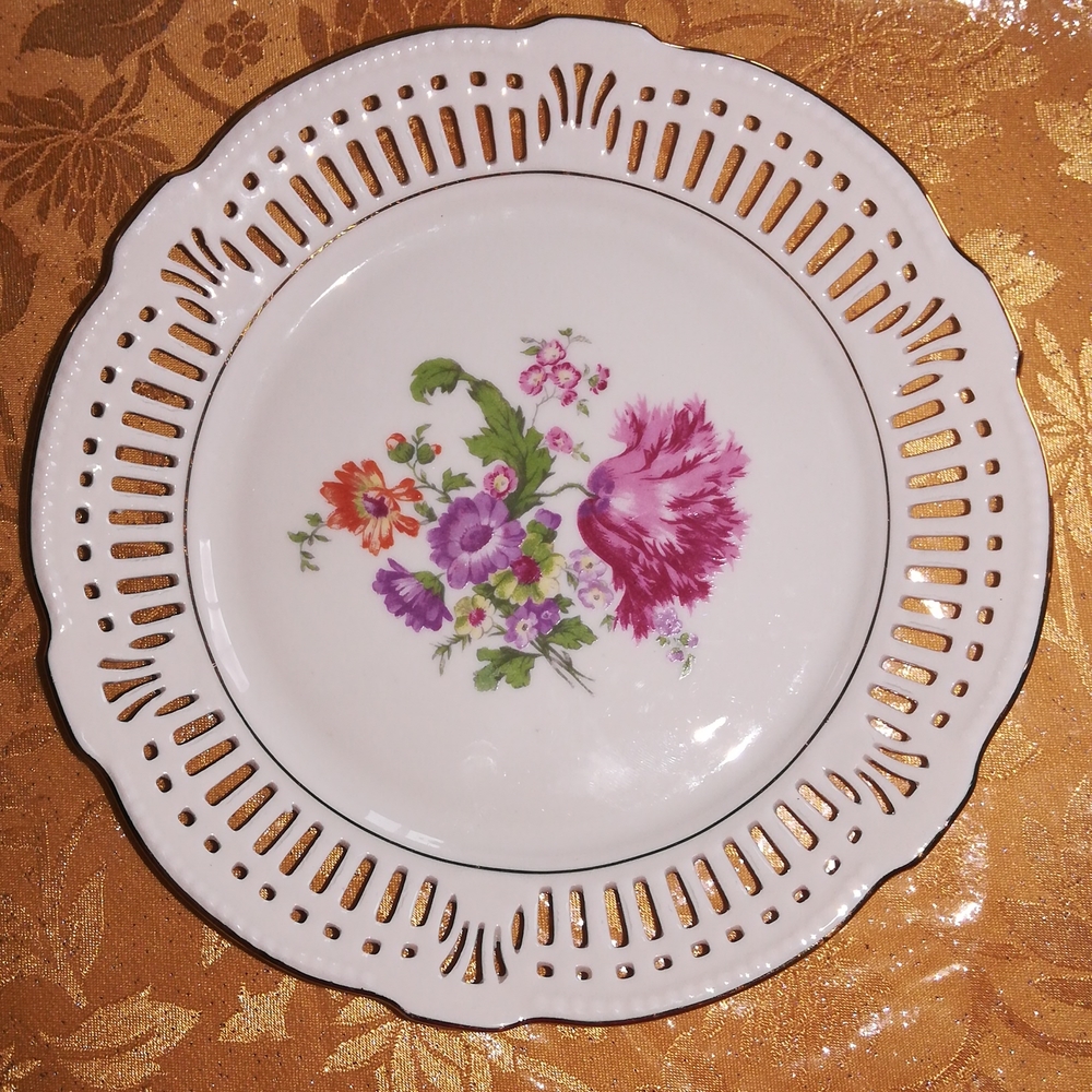 Schwarzenhammer ?? Bavarian Lion Mark floral plates from Germany U. S. Zone